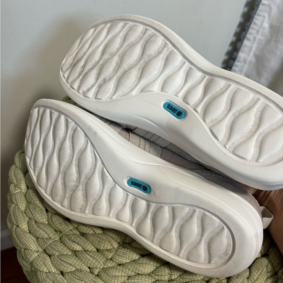 BZEES Niche III Sandnet Beige Shimmer Fabric Comfort Slip On Flat Sneakers - Picture 8 of 9